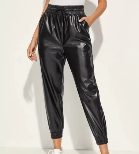 Calça de couro preta tamanho P