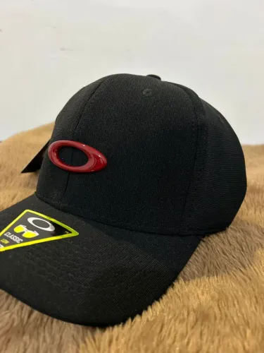 Bonés New Era ,Osascorte,Oakley etc.