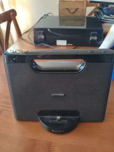 Sistema de encaixe de áudio pessoal Sony RDP-M7iP para iPod e iPhone 