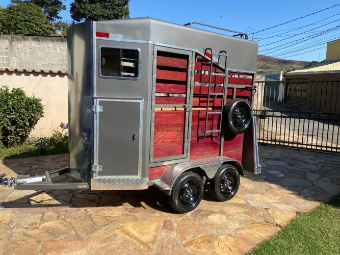 Carretinha trucada para 2 cavalos