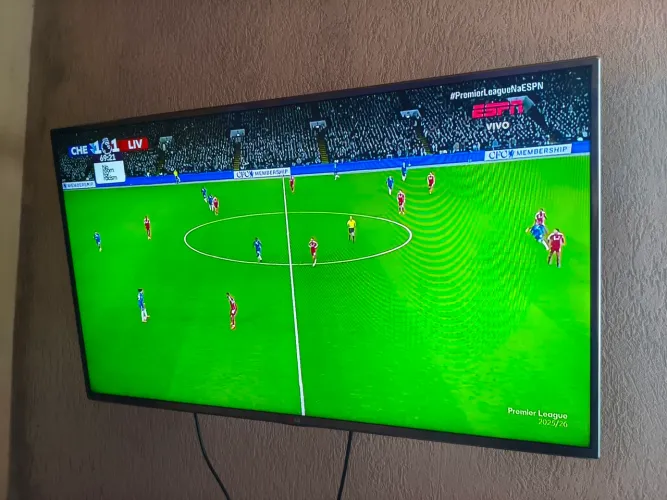 Vendo tv LG 47 polegadas Full HD com defeito ela está desligando sozinha.