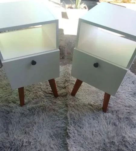 Vendo lindas mesinha de canto e aparador Fabricação própria mdf brilho venha para loja 