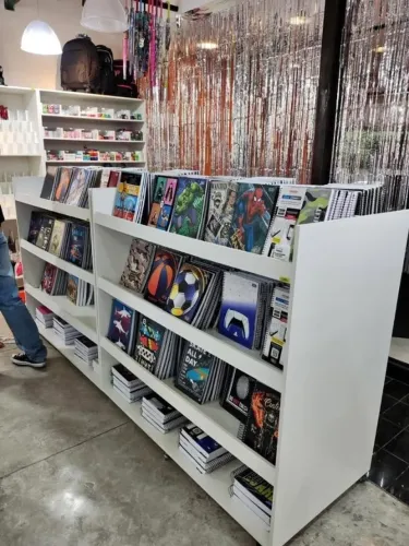 Ilha expositora para cadernos  MDF - Entrega rápida 