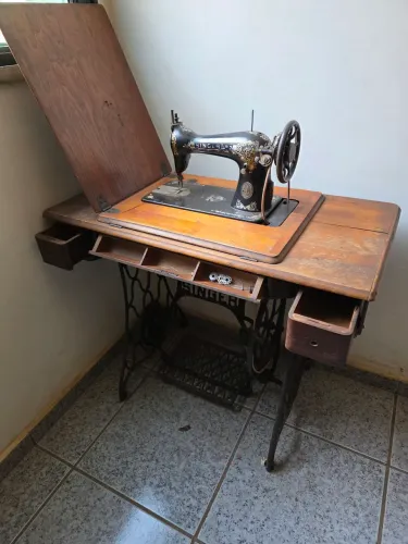 Máquina de costura singer 