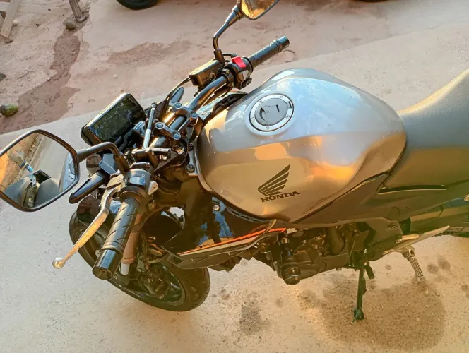 Moto impecável