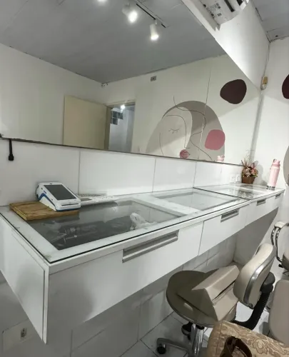 Bancada com tampa de vidro - penteadeira