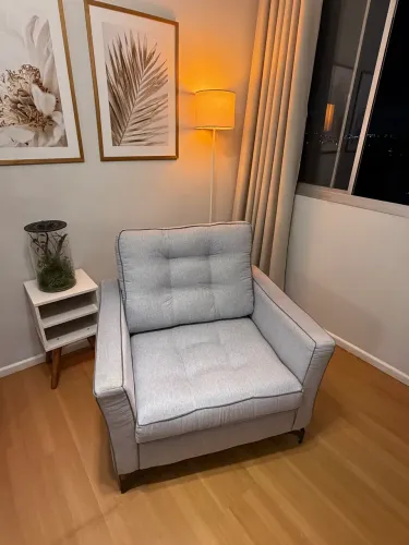 Poltrona premium cinza | Ampla, confortável e em estado de nova