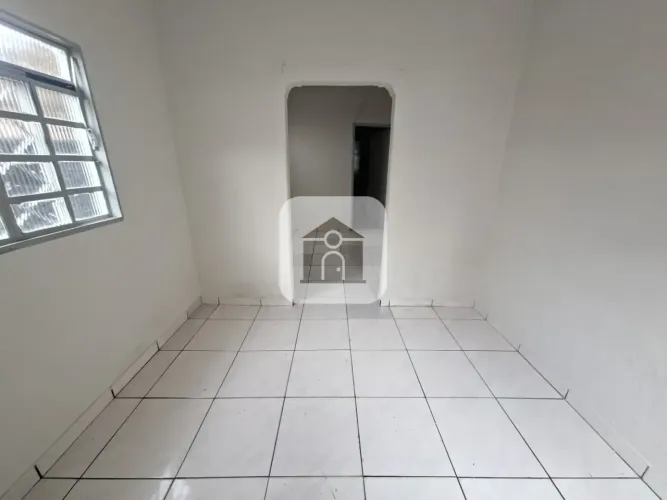 Casa para locação no bairro Lídice