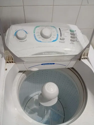 Máquina de lavar com defeito - retirar peças