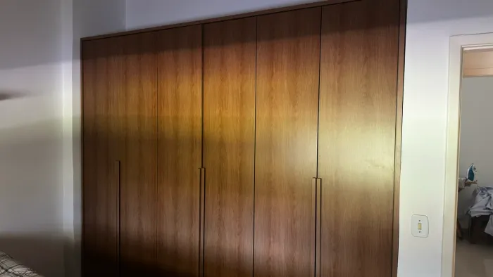 Guarda-roupa grande em ótimo estado