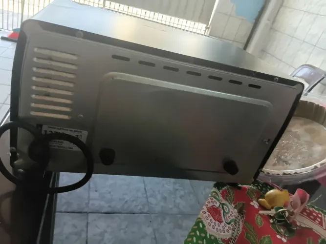 Forninho elétrico britânica na cor vermelha