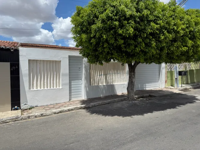 Vendo casa ampla ideal para comércio ou moradia