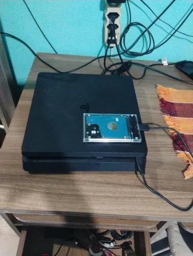 Vendo PS4 slim em perfeitas condições 