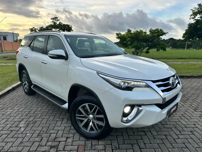 Toyota Hilux SW4 SRX 4X4 2.8 TDI 16V Dies. Aut. 2018