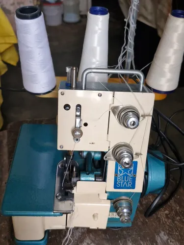 Máquina orveloque e outra máquina singer800,00 usada