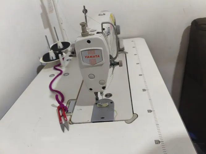Máquina reta industrial