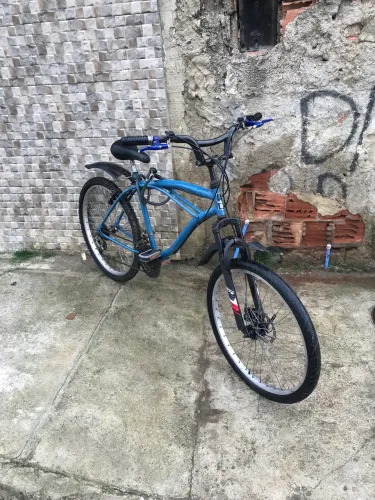 Bicicleta aro 26 é um quadro aro 29 , faço rolo ou vendo 700