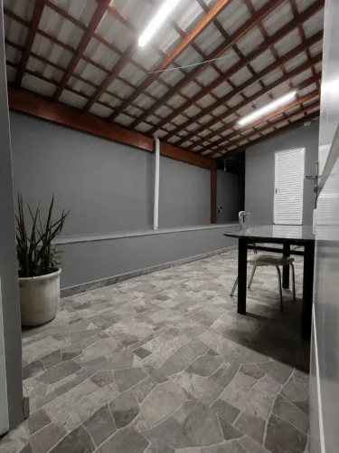 Casa mobiliada com água, energia e internet