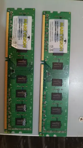 Memória RAM ddr3 2 pente de 4 GB somando 8g
