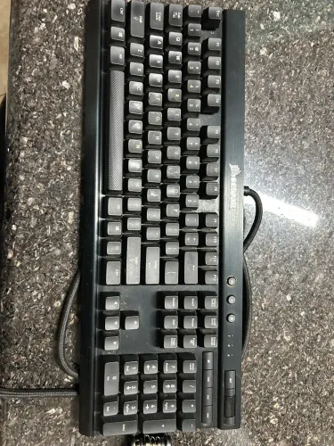 Teclado mecânico corsairs