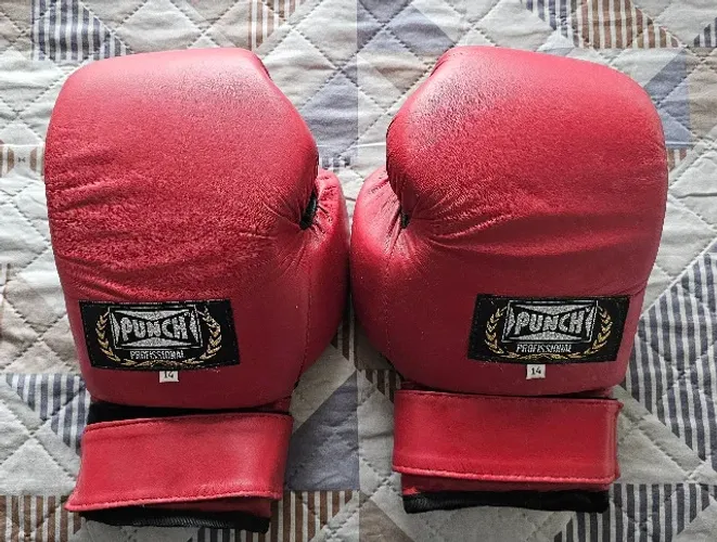 Luva de Boxe 14, em couro vermelho