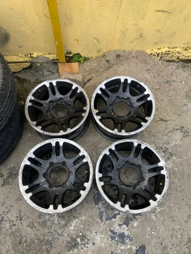 Rodas 15 off road black piano 6 furos 