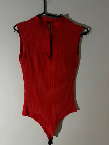 body vermelho