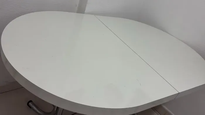 Mesa com quatro cadeiras 