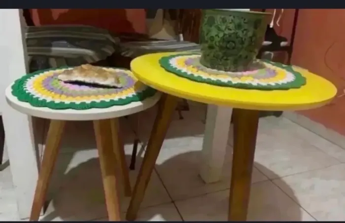 Dupla de mesas de canto