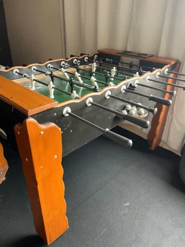 Futebol de mesa. Pebolim. Totó