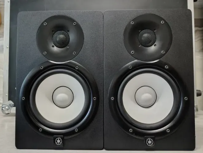 Par de Monitores Yamaha HS7 110V