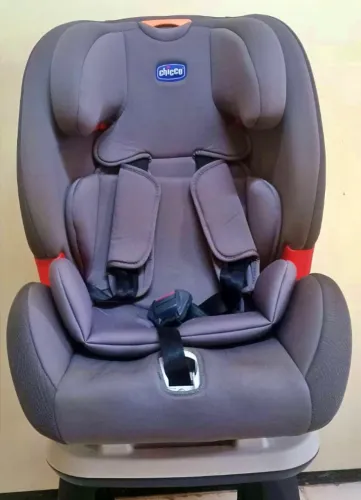 Cadeira para veículo Chicco - Mod YOUnivers (9 a 36 Kg)