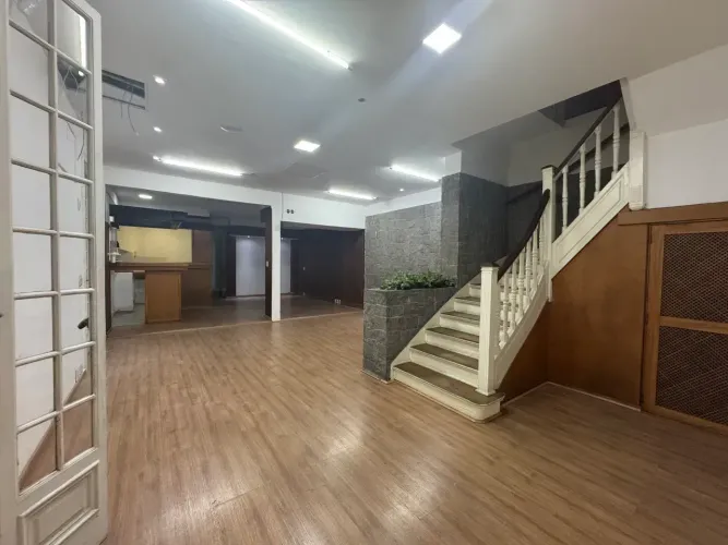 Casa Comercial - Imóvel para aluguel tem 450 m², com 5 quartos em São Cristóvão - RJ.