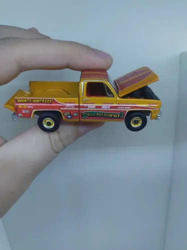 Miniatura Auto World 1973 Chevrolet C10 Racing Legends 1:64 Loose