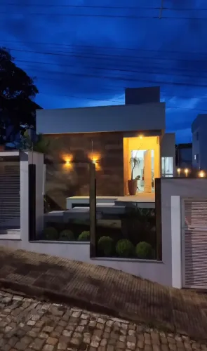 Casa de Alto Padrão à Venda | 648 m² de Terreno