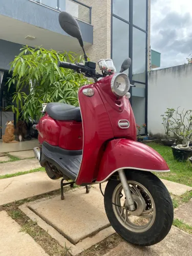 Vendo uma lambreta linda