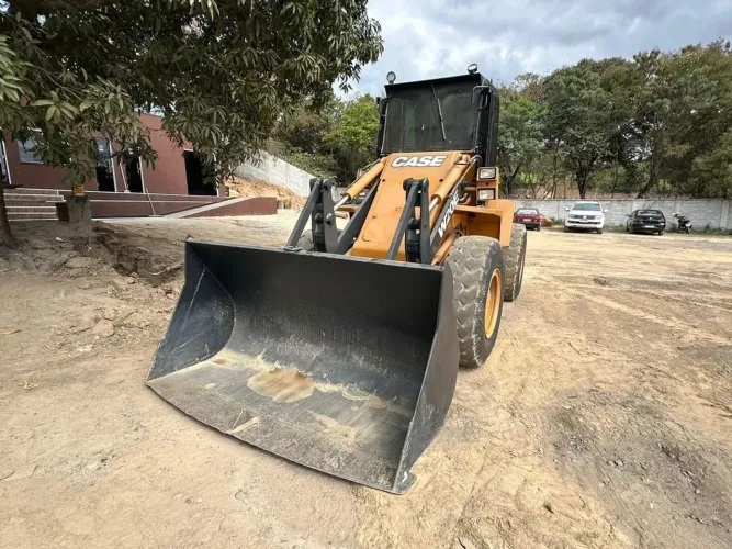 Pá carregadeira Case W20E