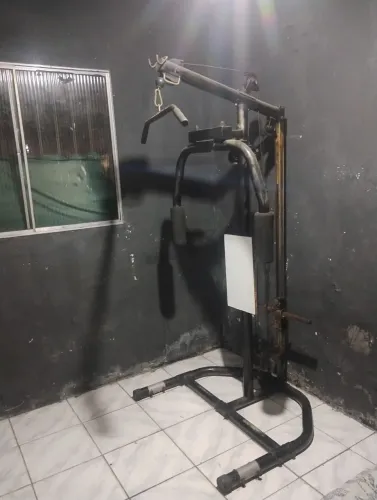 Vendo Estação de Musculação Multiexercícios Residencial (Puxador, Peitoral, Roldanas)