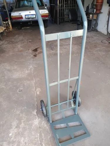 Vendo carrinho de carga tenho disponivel 160kg rodas maciços