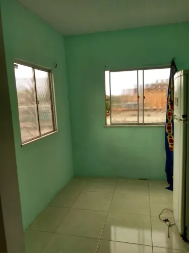Aluga-se Quarto e Sala.
