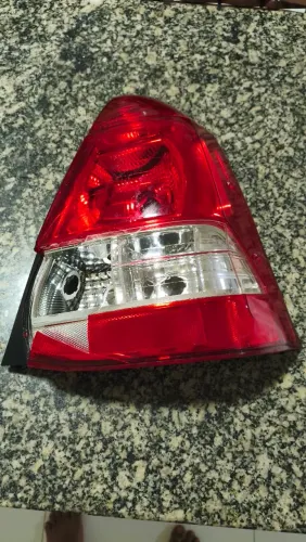 Lanterna lado direito Etios Sedan