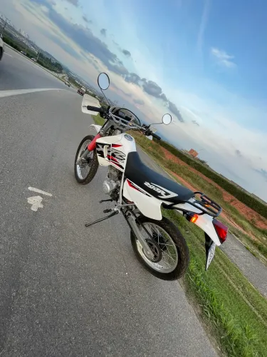 MOTO XR200r econômica