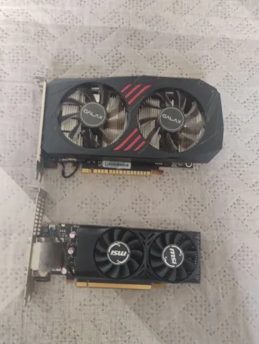 Duas placas de video GTX 1050 uma com 4gb e uma com 2gb