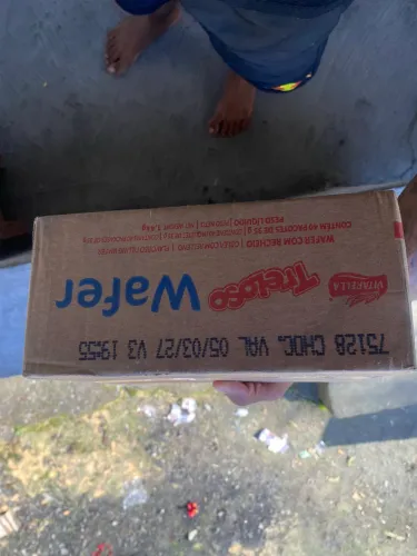 Vende-se caixa de biscoito treloso do pequeno