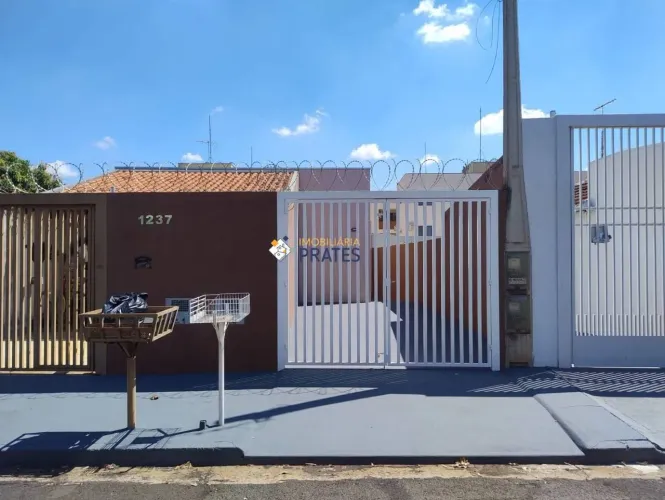 Linda casa residencial para locação, à 200 metros da Avenida Philadelpho, à poucos minutos