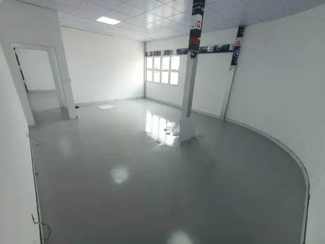 ALUGUEL DE SALAS COMERCIAIS Áreas: de 27m² à 40m² Avenida Ephigênio Salles