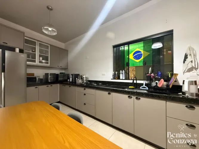 Venda - Casa com planejados no Loteamento Sumaré, Maringá, PR. Excelente imóvel com placas