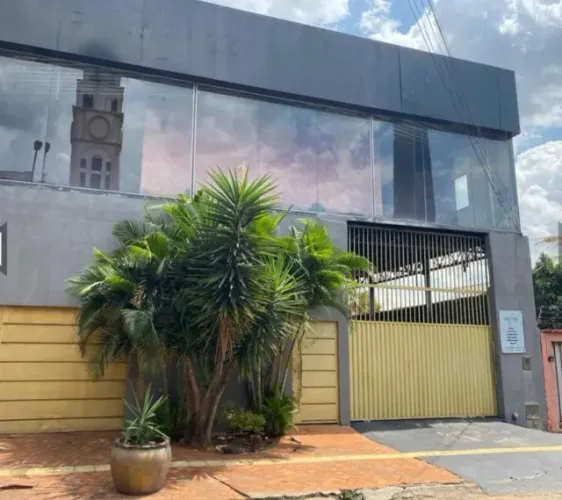 ALUGUEL DE UMA CASA COM GALPÃO COMERCIAL - SETOR NOVA SUIÇA