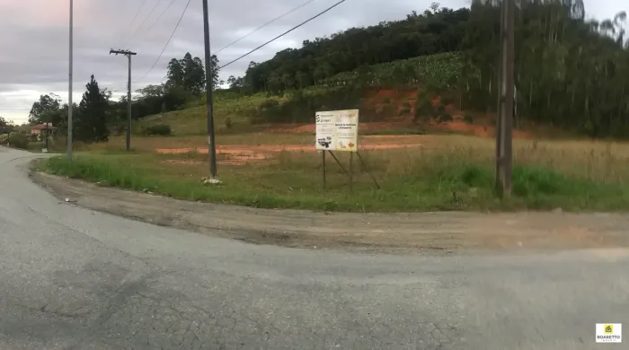 Alugo ou vendo ótimo terreno terraplanado e plano em São João do Itaperiú na entrada do Ba