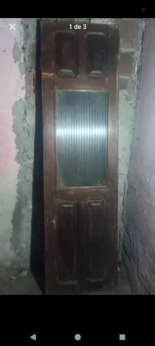 Vende porta de madeira 